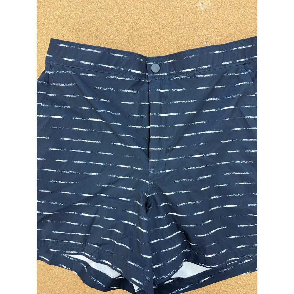 Men's‎ VRST Navy 5" Resort Short Slim Fit Navy/Sand Stripe Size Medium Active